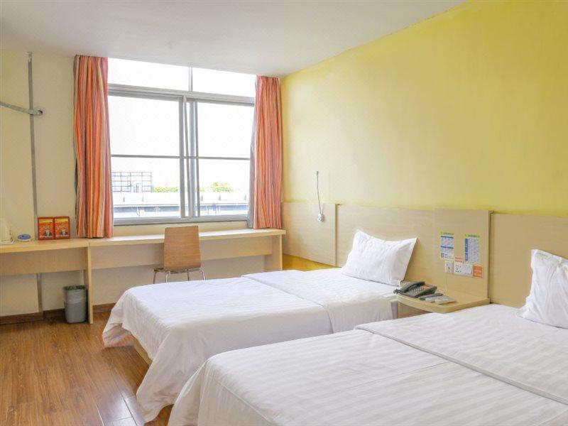 7Days Inn Guangzhou South Railway Station Nan Pu Metro Station 외부 사진