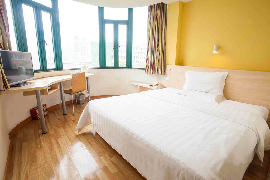 7Days Inn Guangzhou South Railway Station Nan Pu Metro Station 객실 사진